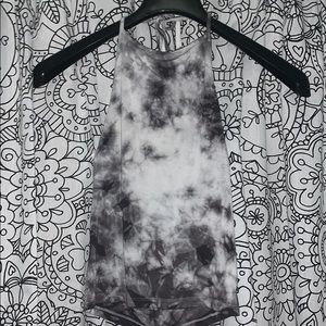 Black and white tie up top🤍